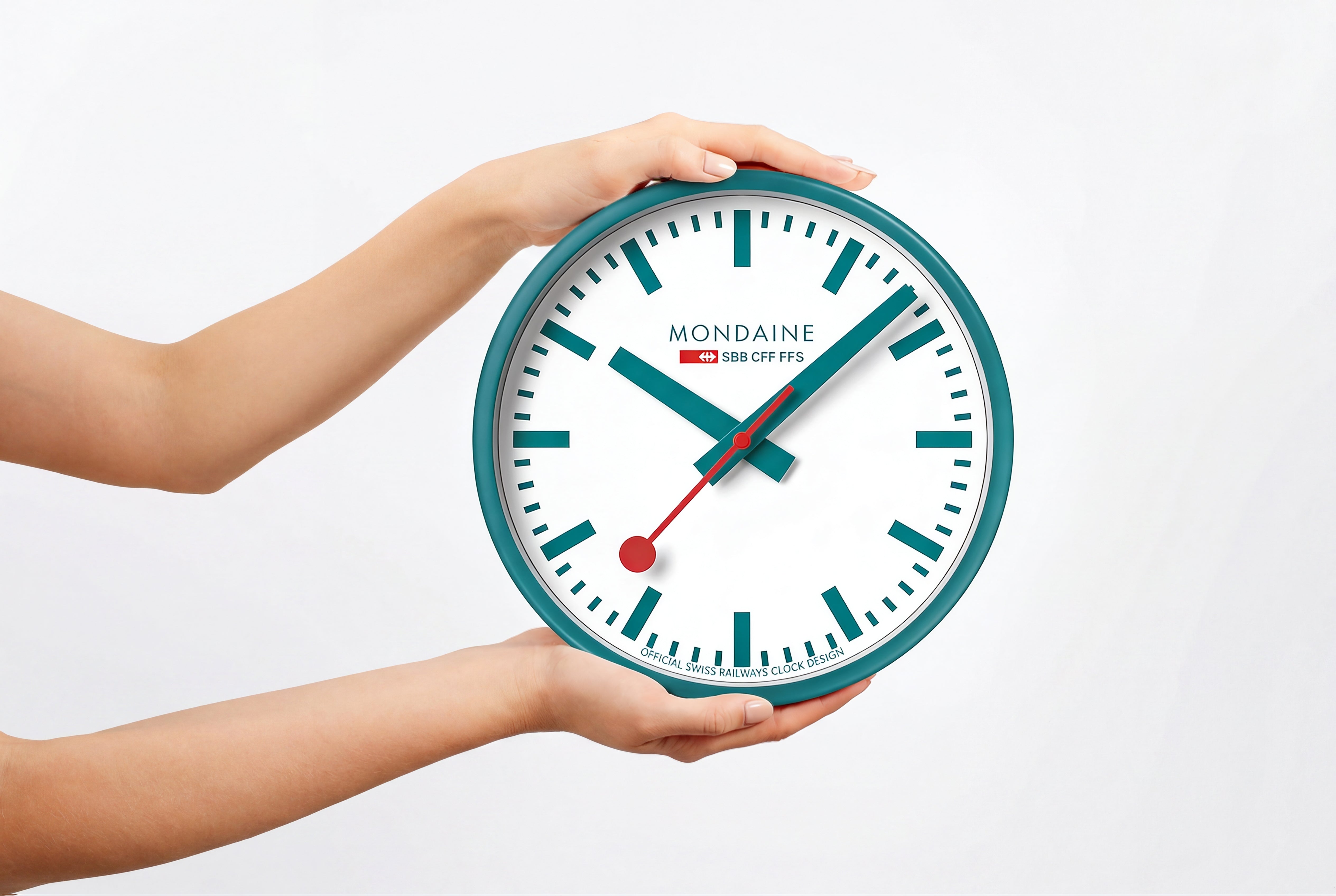 【新作カラー・新品】MONDAINE 掛け時計 25cmホワイト MONDAINE INTRODUCES THE LIMITED EDITION 25CM WALL CLOCK IN