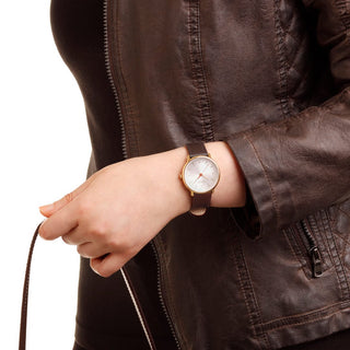 Doppio, Brown Vegan Grape Leather, 33 mm, Model shot