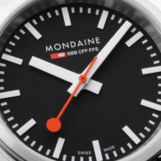 Stop2Go, Vegan Grape Leather, Detail view of the watch dial