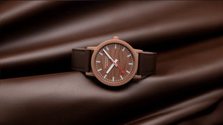 Mondaine presents the new “essence Mocha” watch - A classic icon in the colour of the year