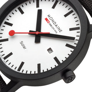 essence Solar, Black, 41 mm	, Side view with focus on the crown