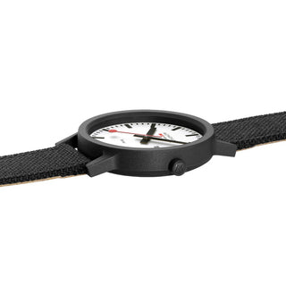 essence Solar, Black, 41 mm	, Side view with focus on the crown