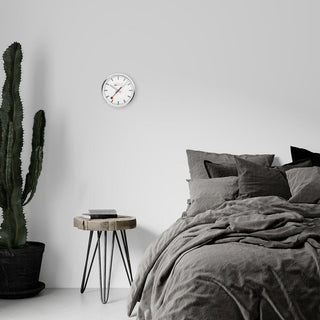Wall clock, 25cm, silver kitchen clock, A990.CLOCK.18SBV, Mood image of the clock on the wall